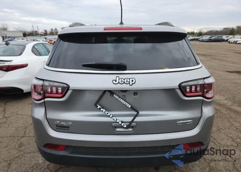 2018 Jeep Compass Latitude z USA, uszkodzony, nr VIN 3C4NJDBBXJT453748